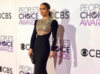 Jennifer Lopez pokazała nieco biustu